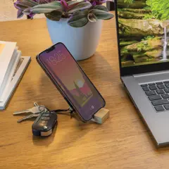Bild på Standkey bambu nyckelring telefonstativ