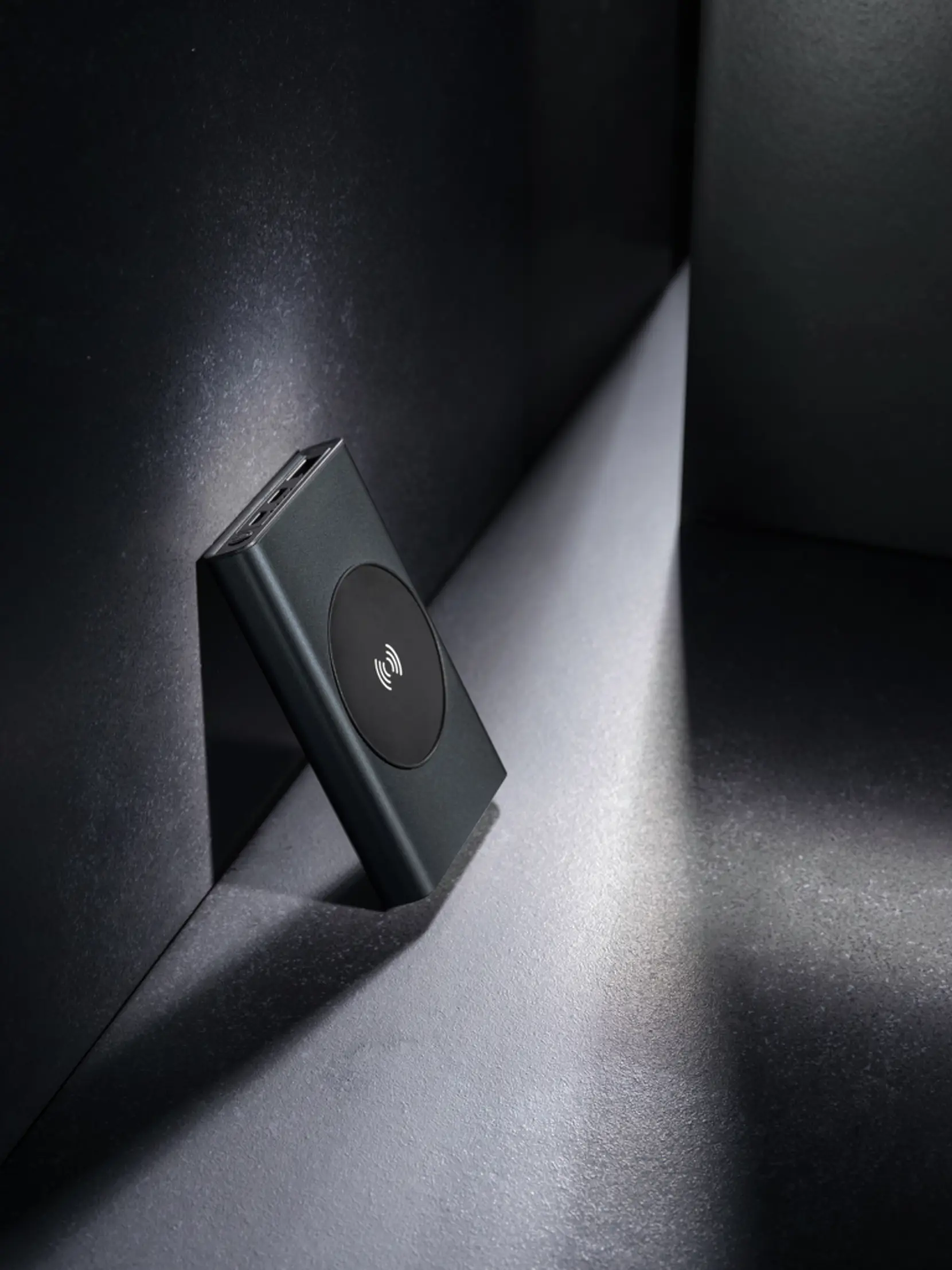 Bild på Terra 5.000mAh/5W trådlös powerbank RCS återvunnen aluminium