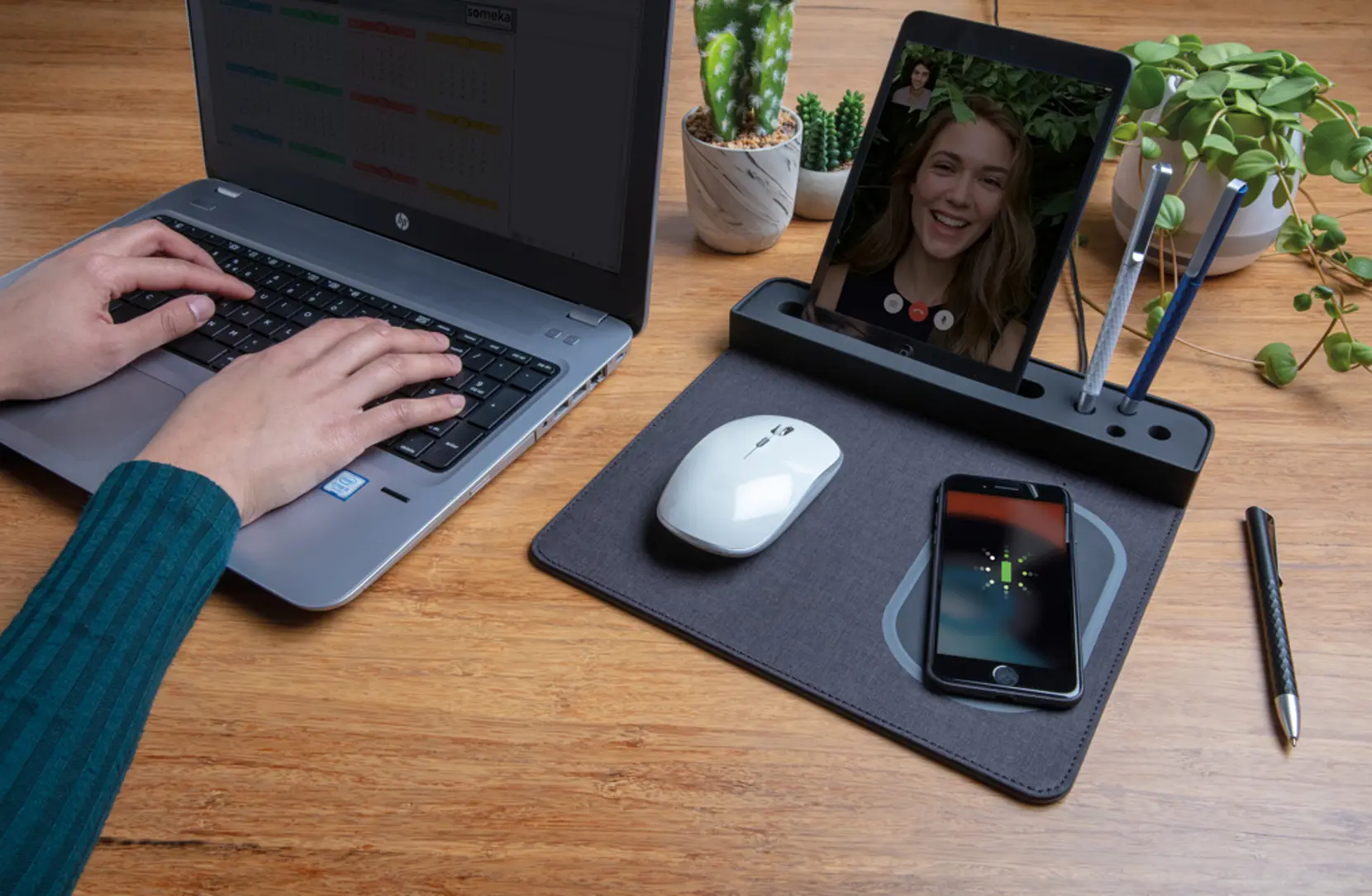 Bild på Air musmatta med 5W trådlös laddning och USB