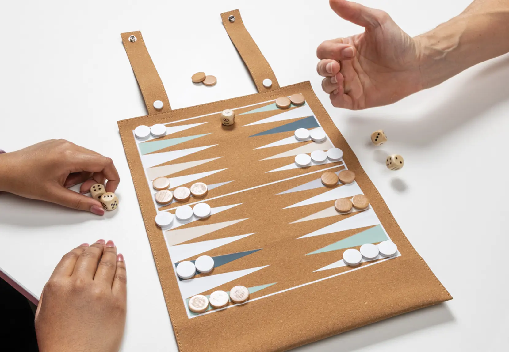 Bild på Britton kork hopvikbart backgammon och dam-spel