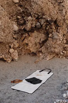 Bild på VINGA Volonne AWARE™ återvunnen canvas strandmatta