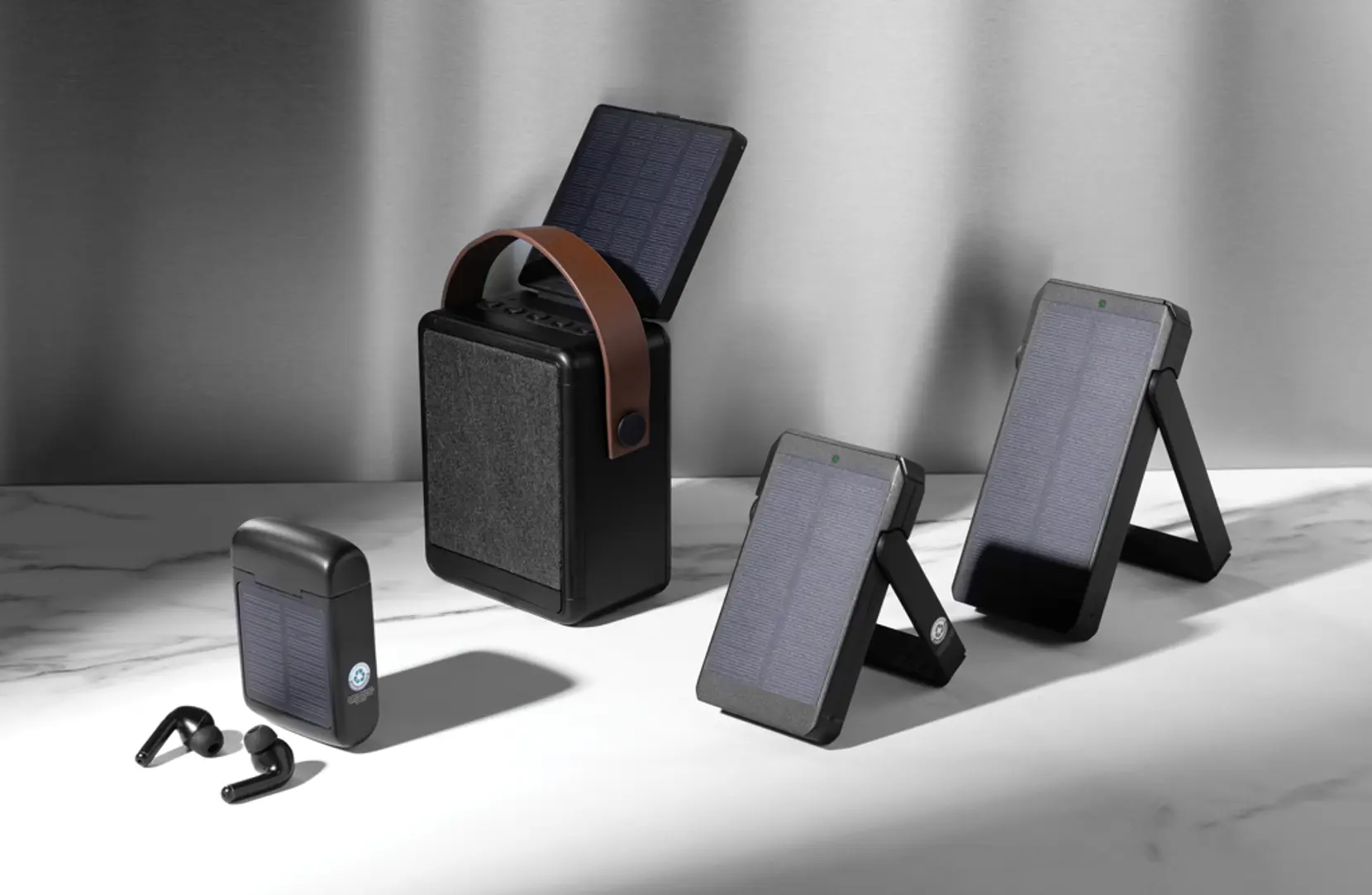 Bild på Skywave 5.000 mAh/10W trådlös solcellspowerbank RCS rplast