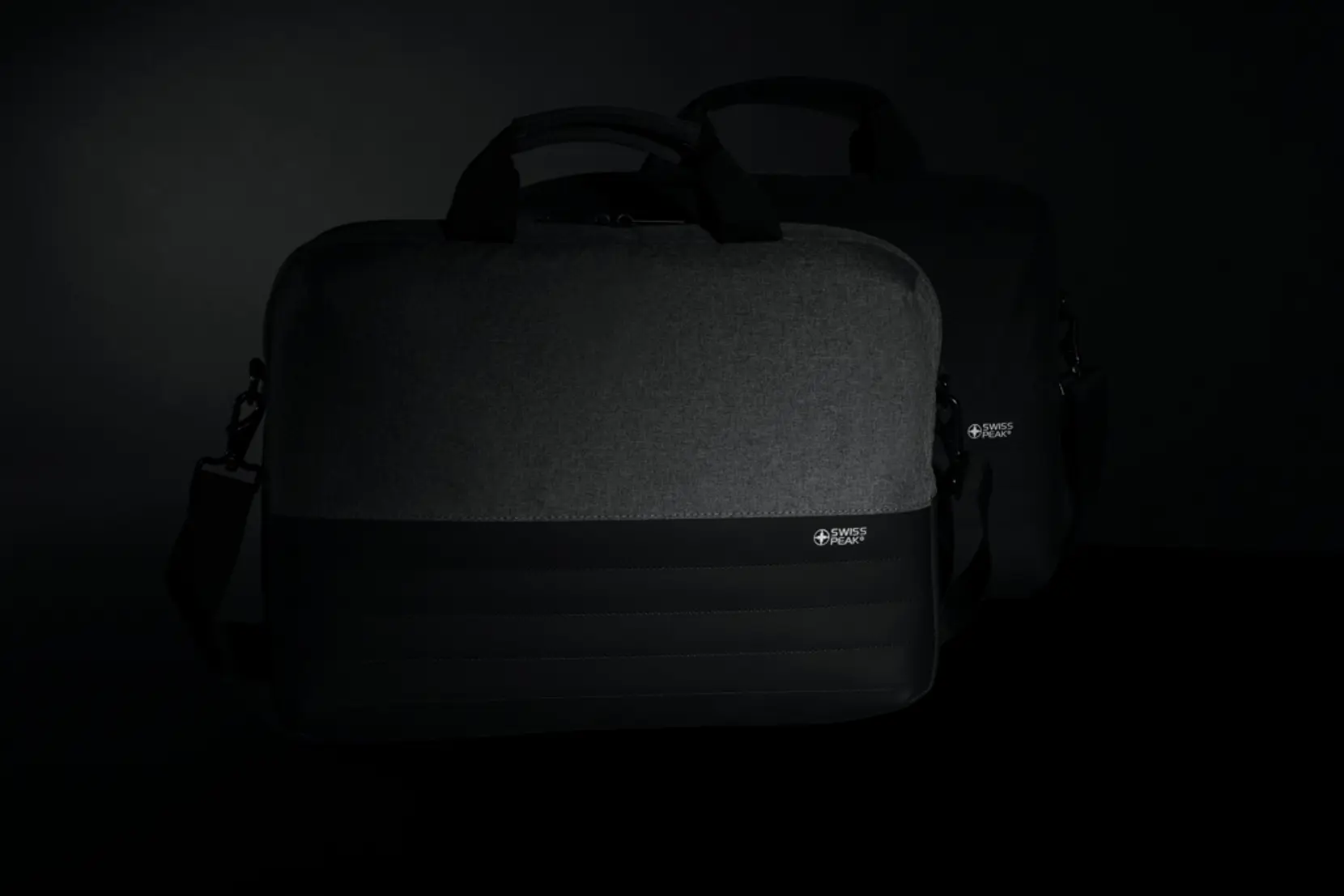 Bild på Swiss Peak AWARE™ RFID 15.6" laptopväska