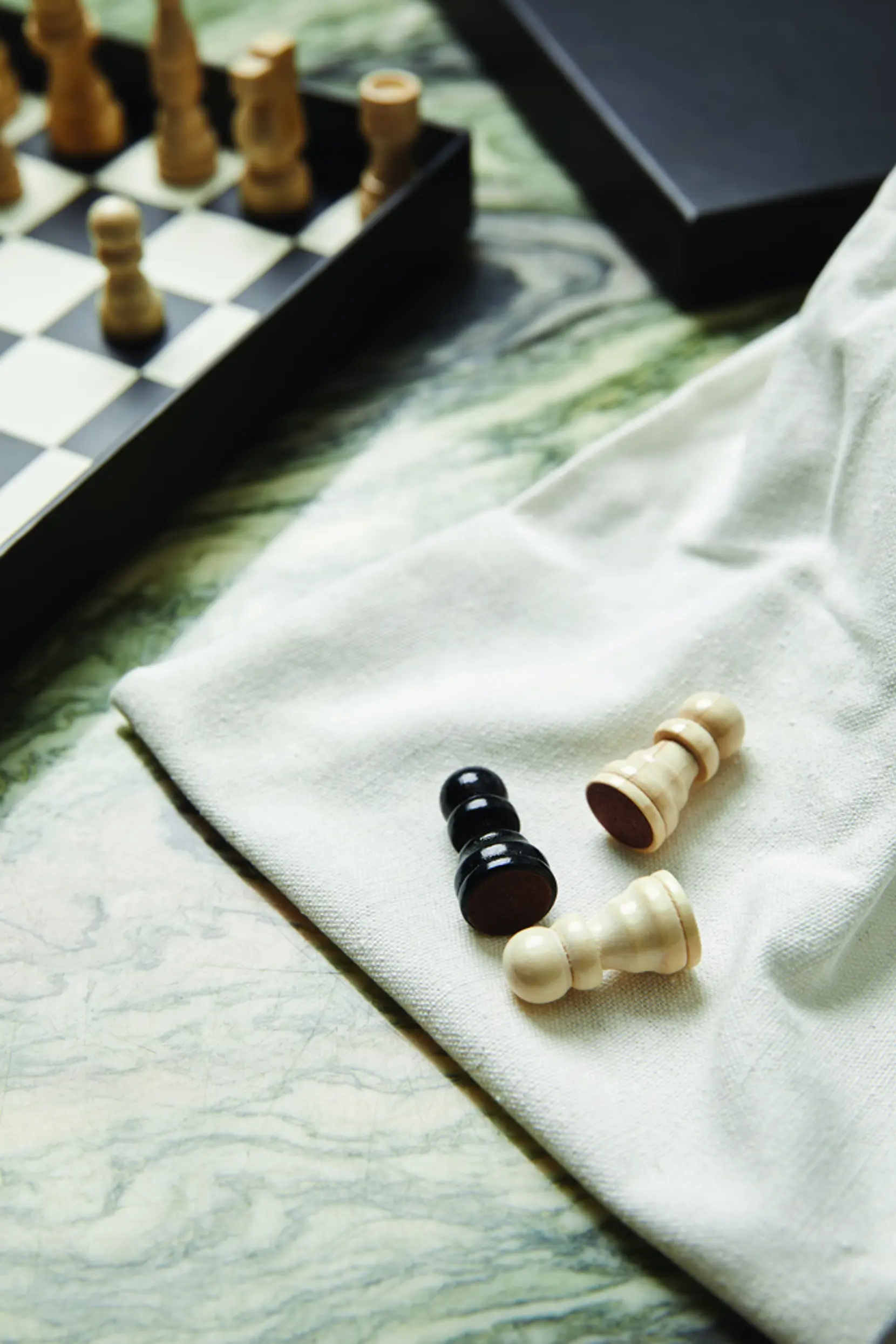 Bild på VINGA Chess coffe table game