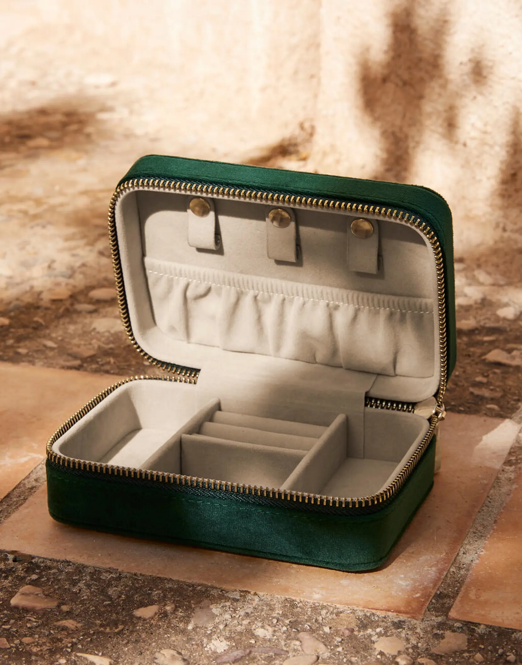 Bild på Velvet Travel Jewellery Box