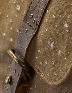 Bild på Heritage Waxed Canvas Messenger