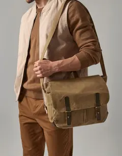 Bild på Heritage Waxed Canvas Messenger