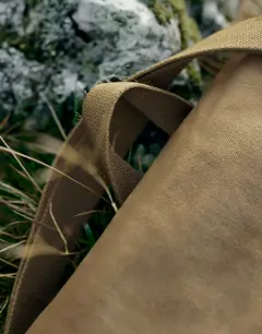 Bild på Heritage Waxed Canvas Messenger