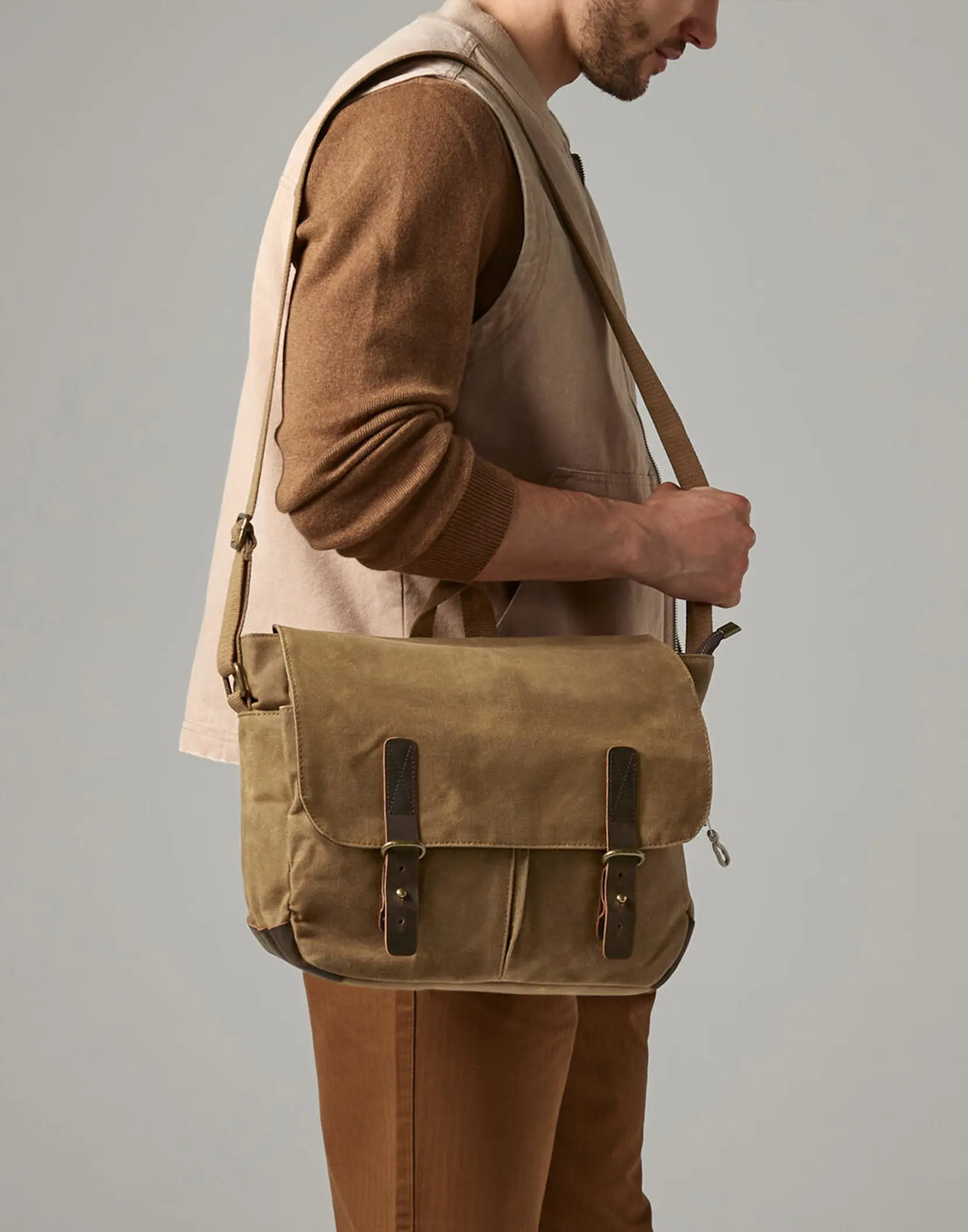 Bild på Heritage Waxed Canvas Messenger