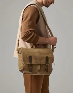 Bild på Heritage Waxed Canvas Messenger