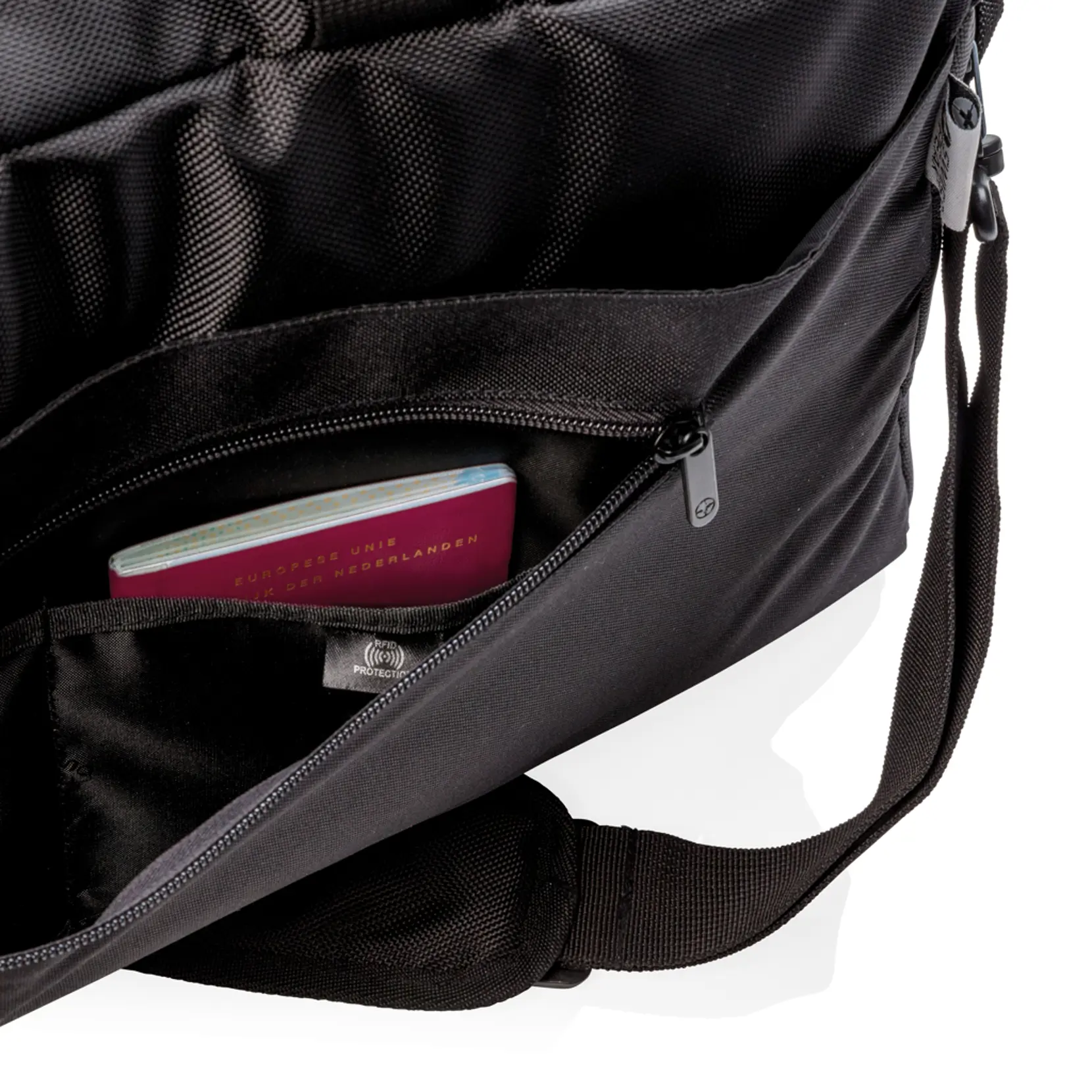 Bild på Swiss Peak RFID duffel med resväskeöppning