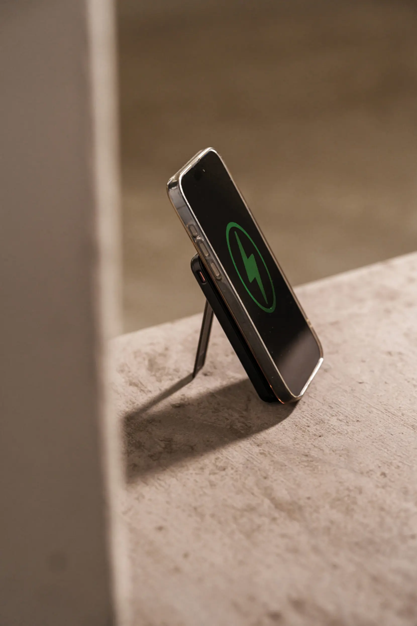 Bild på Urban Vitamin Redwood 5in1 5000mah 20WPD magnetisk powerbank