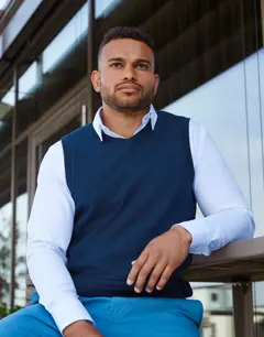 Bild på Adults' V-Neck Sleeveless Knitted Pullover