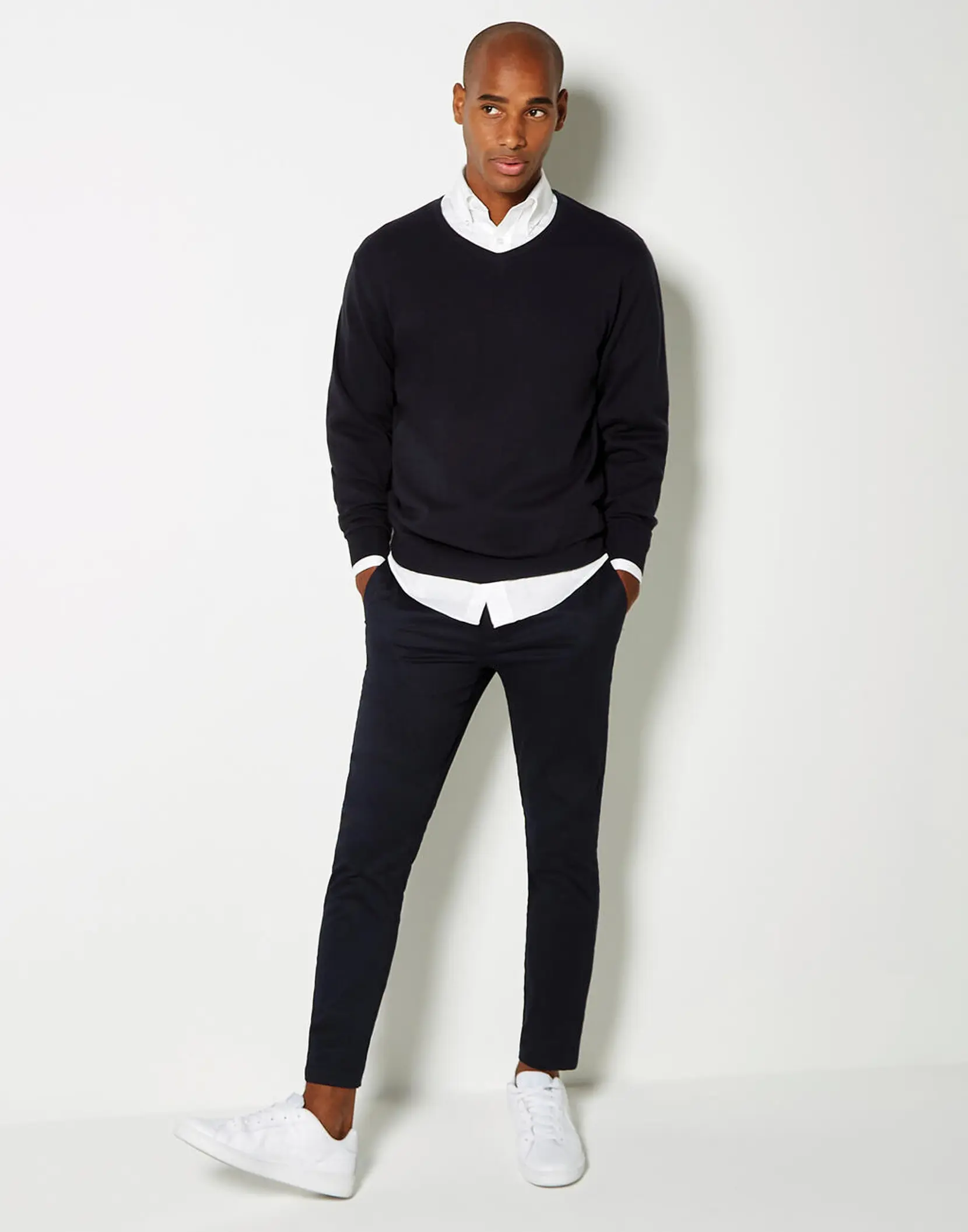Bild på Classic Fit Arundel V Neck Sweater