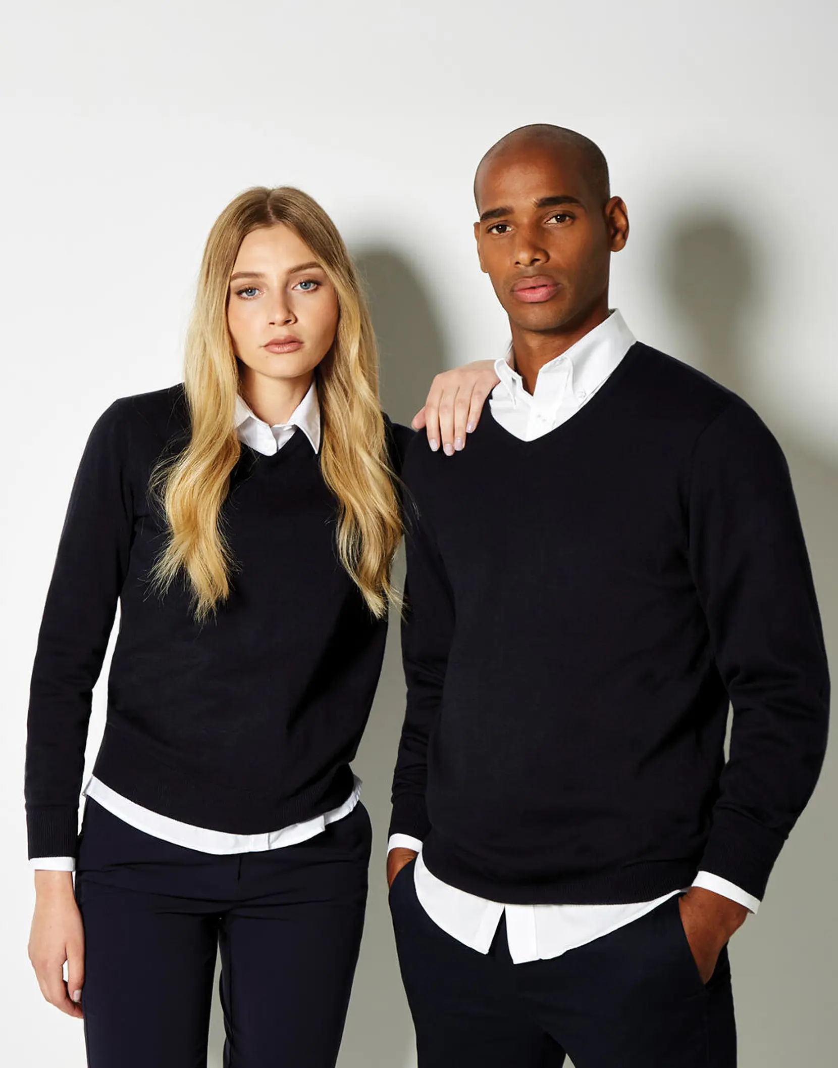 Bild på Classic Fit Arundel V Neck Sweater