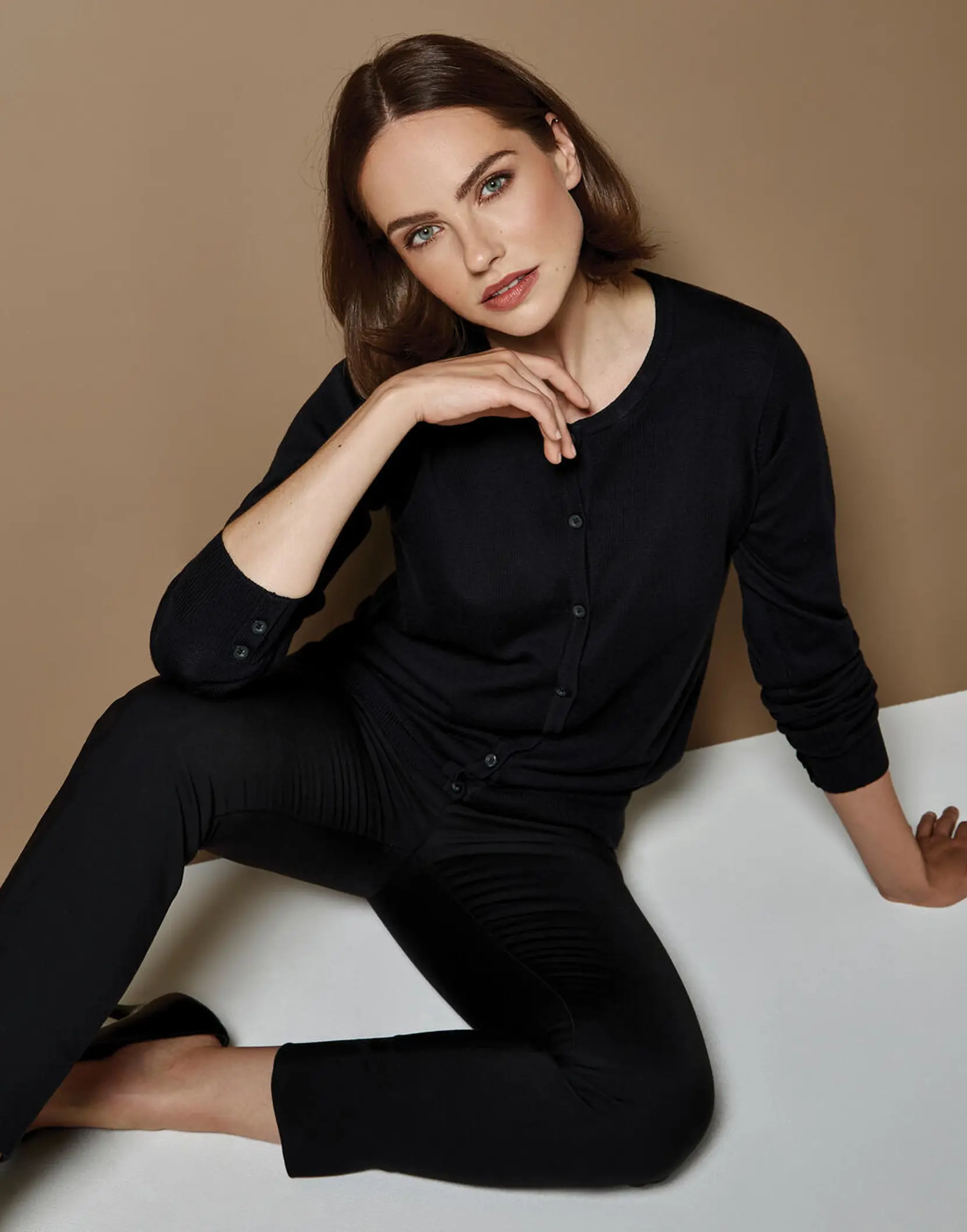 Bild på Women's Classic Fit Arundel Crew Neck Cardigan