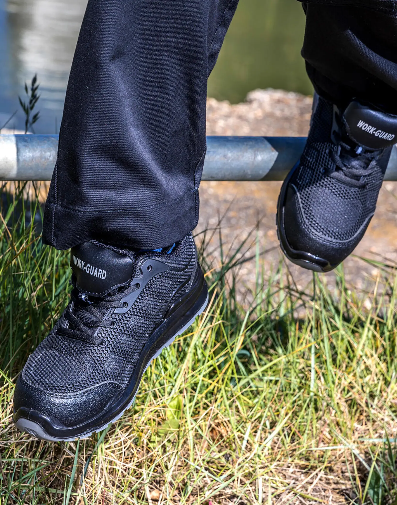 Bild på All Black Safety Trainer - size 3