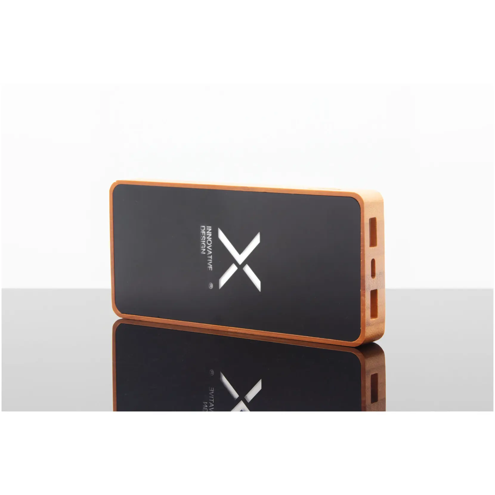 Bild på SCX.design P48 10 000 mAh magnetisk powerbank i trä 15 W