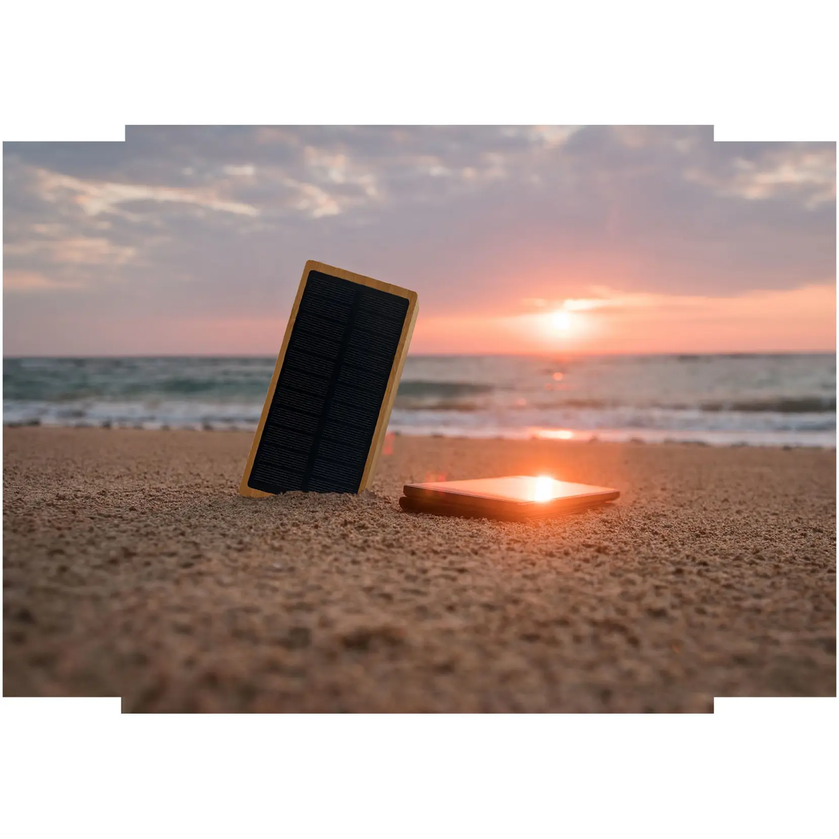 Bild på SCX.design P32 soldriven powerbank på 10 000 mAh