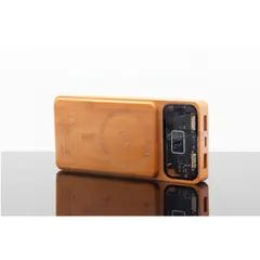 Bild på SCX.design P48 10 000 mAh magnetisk powerbank i trä 15 W