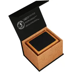 Bild på SCX.design O12 pennhållare i trä med upplyst logotyp med dubbla USB-utgångar
