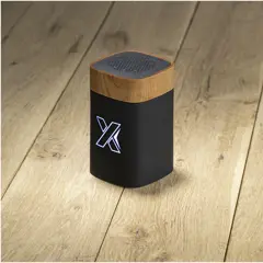 Bild på SCX.design S31 light-up smart högtalare i trä