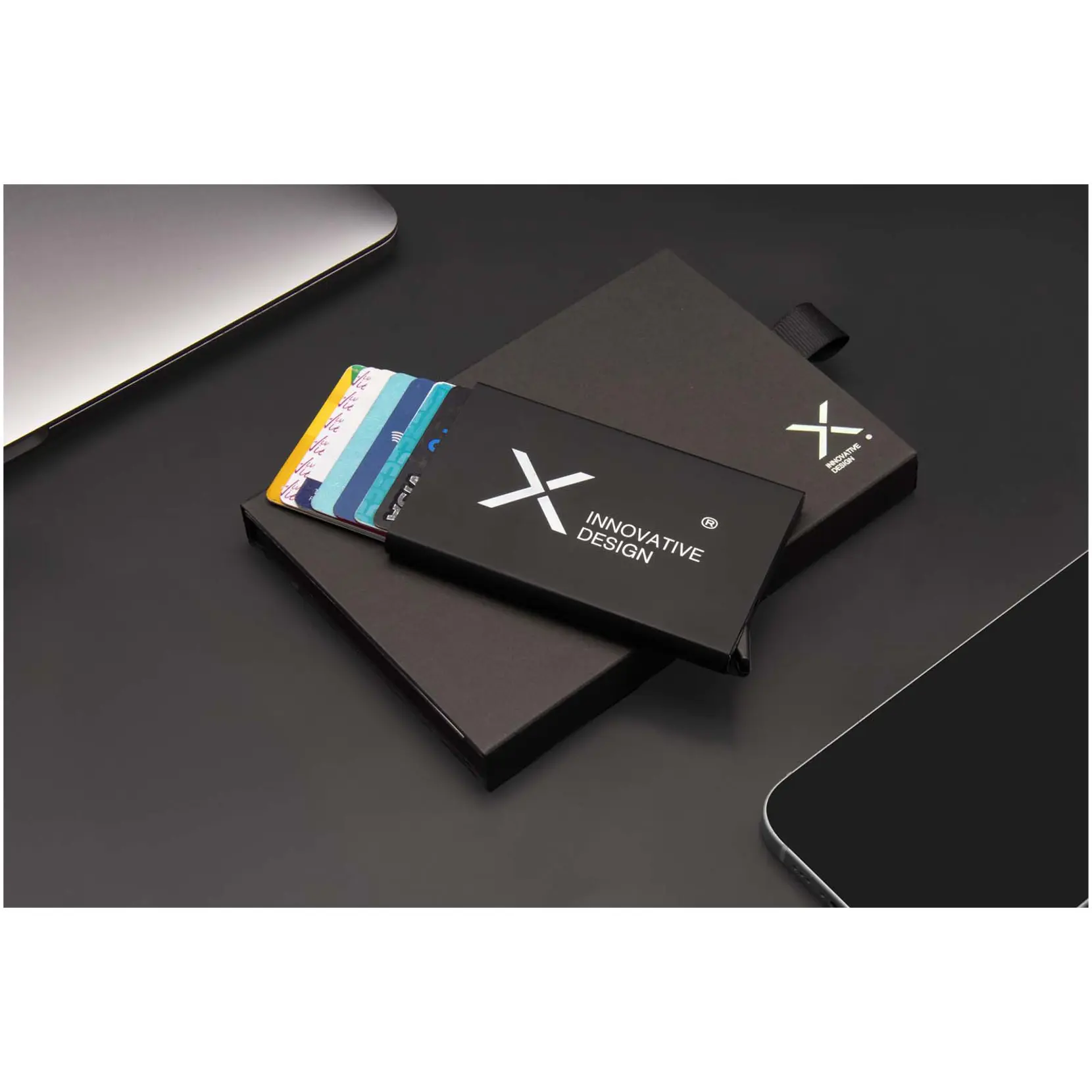 Bild på SCX.design O35 magnetisk RFID-korthållare