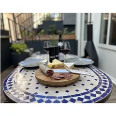 Bild på SCX.design K03 set med skärbräda i trä och kniv