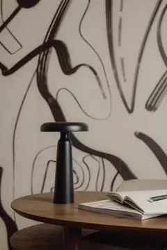 Bild på VINGA Avery RCS bordslampa