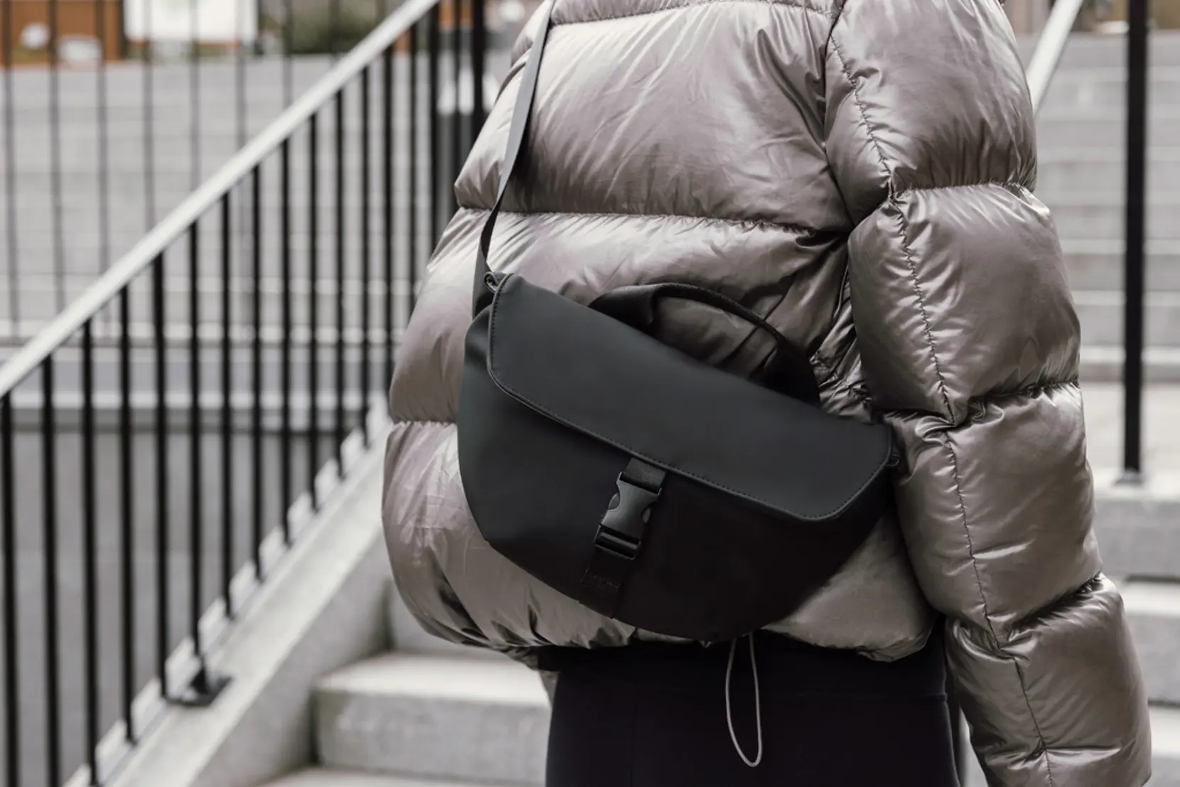Bild på VINGA Baltimore RCS sling bag