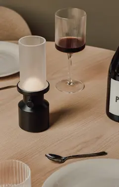 Bild på VINGA Niori RCS bordslampa