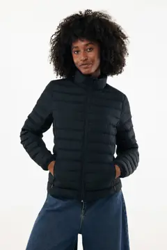 Bild på IQONIQ Maiko damjacka i återvunnen polyester med vaddering