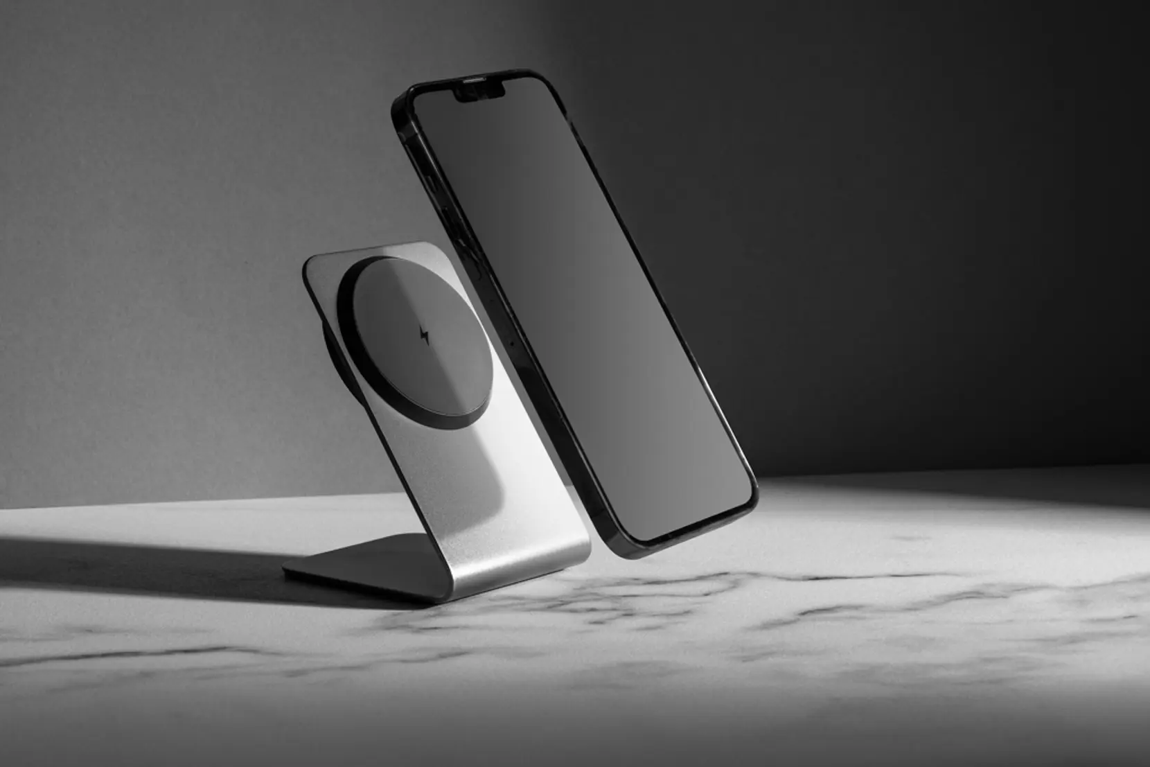 Bild på Terra aluminium 15W magnetisk trådlös telefonställ för mobil