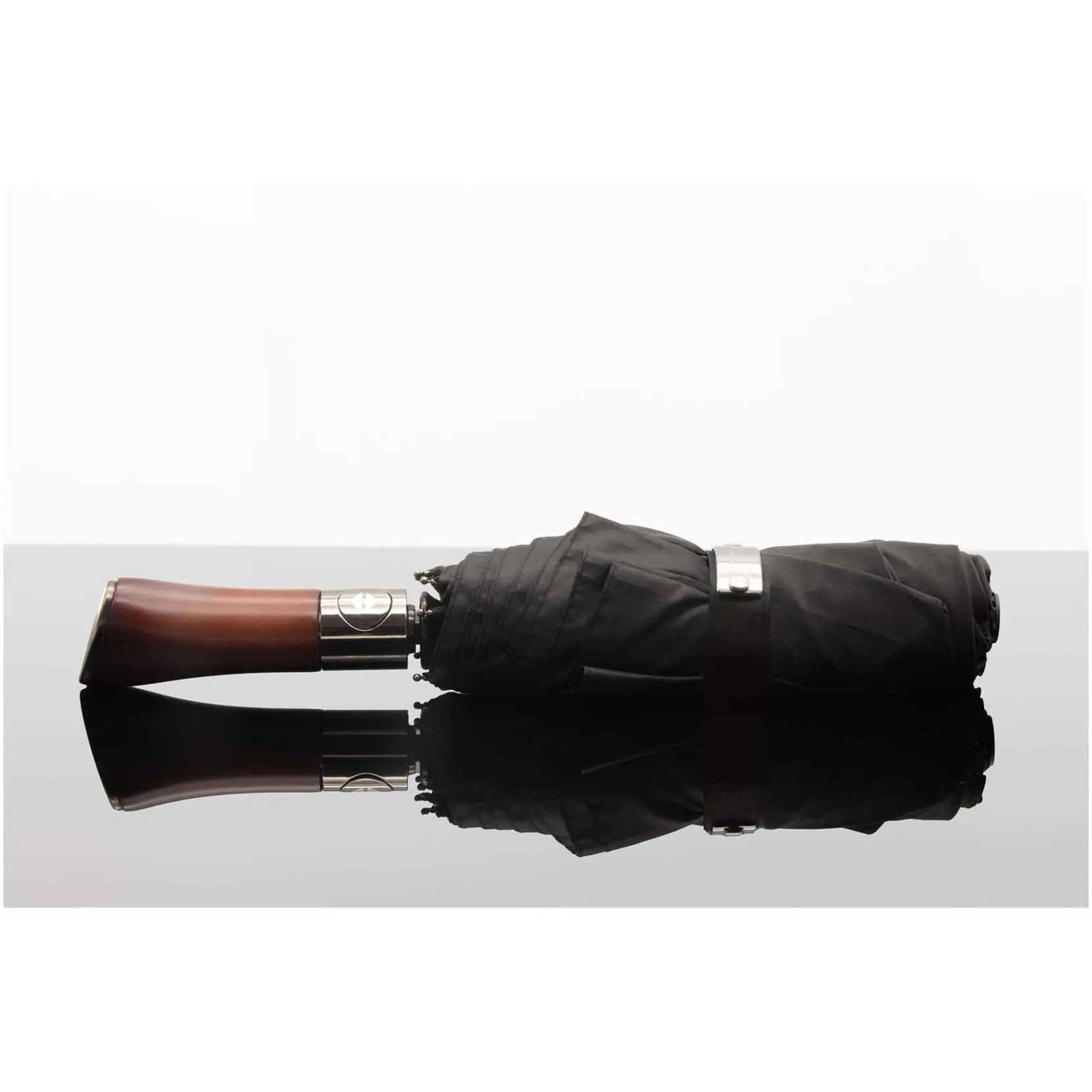 Bild på SCX.design R03 hopfällbart paraply med trähandtag med automatisk öppning/stängning 