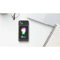Bild på SCX.design P27 W 10 000 mAh MagSafe powerbank i bambu