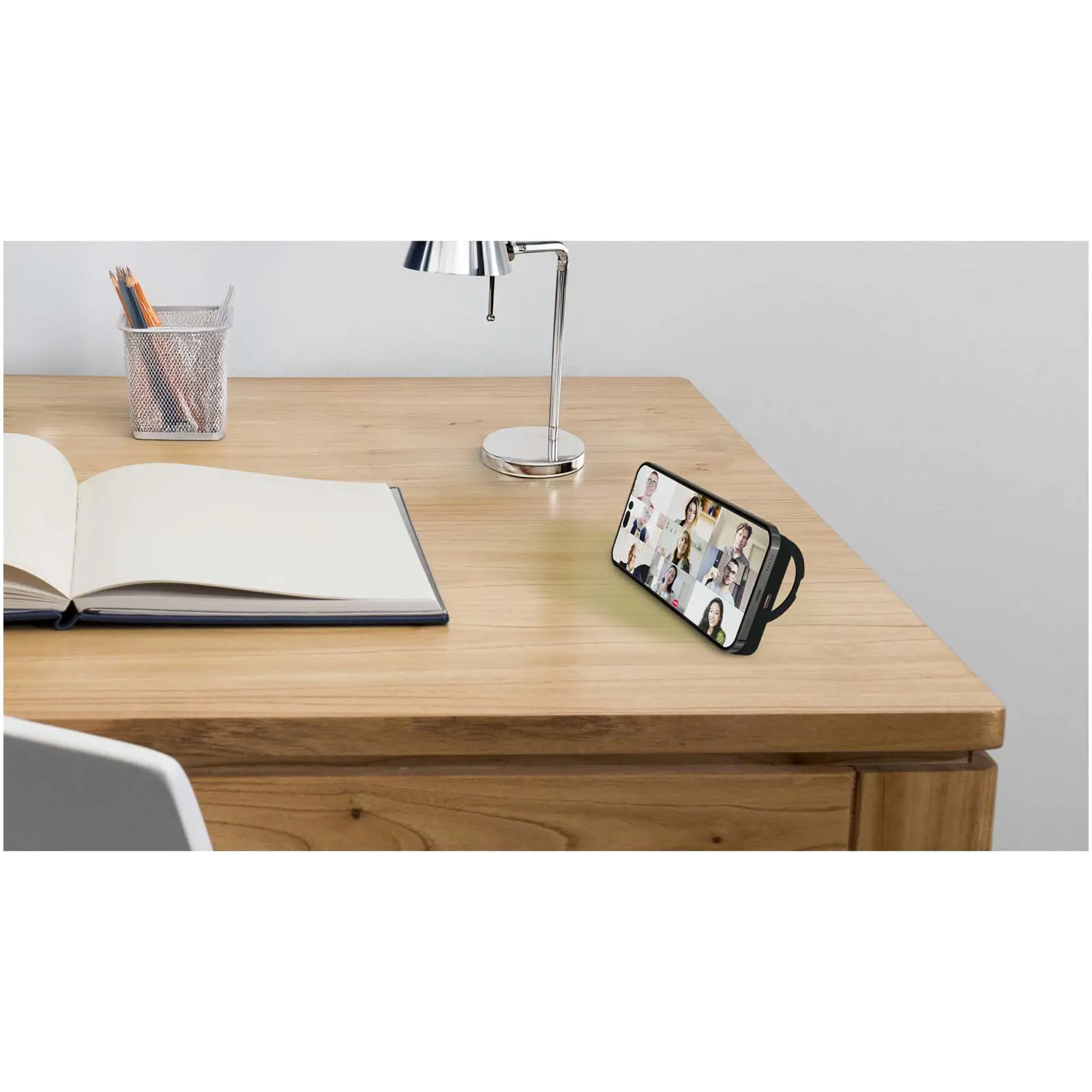 Bild på SCX.design P28 5 000 mAh powerbank med vikbar ring