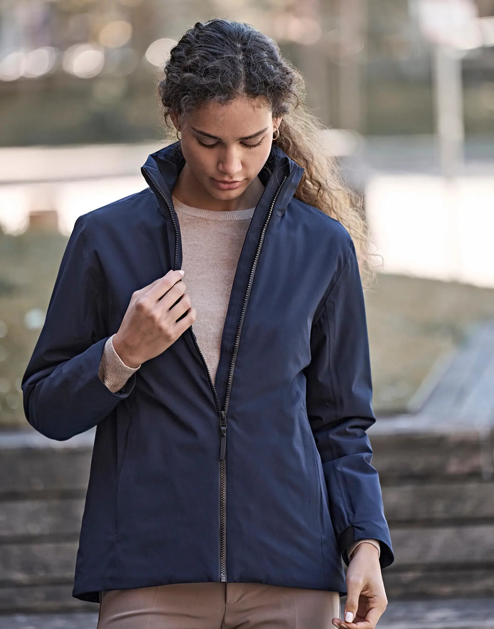 Bild på Women's All Weather Jacket