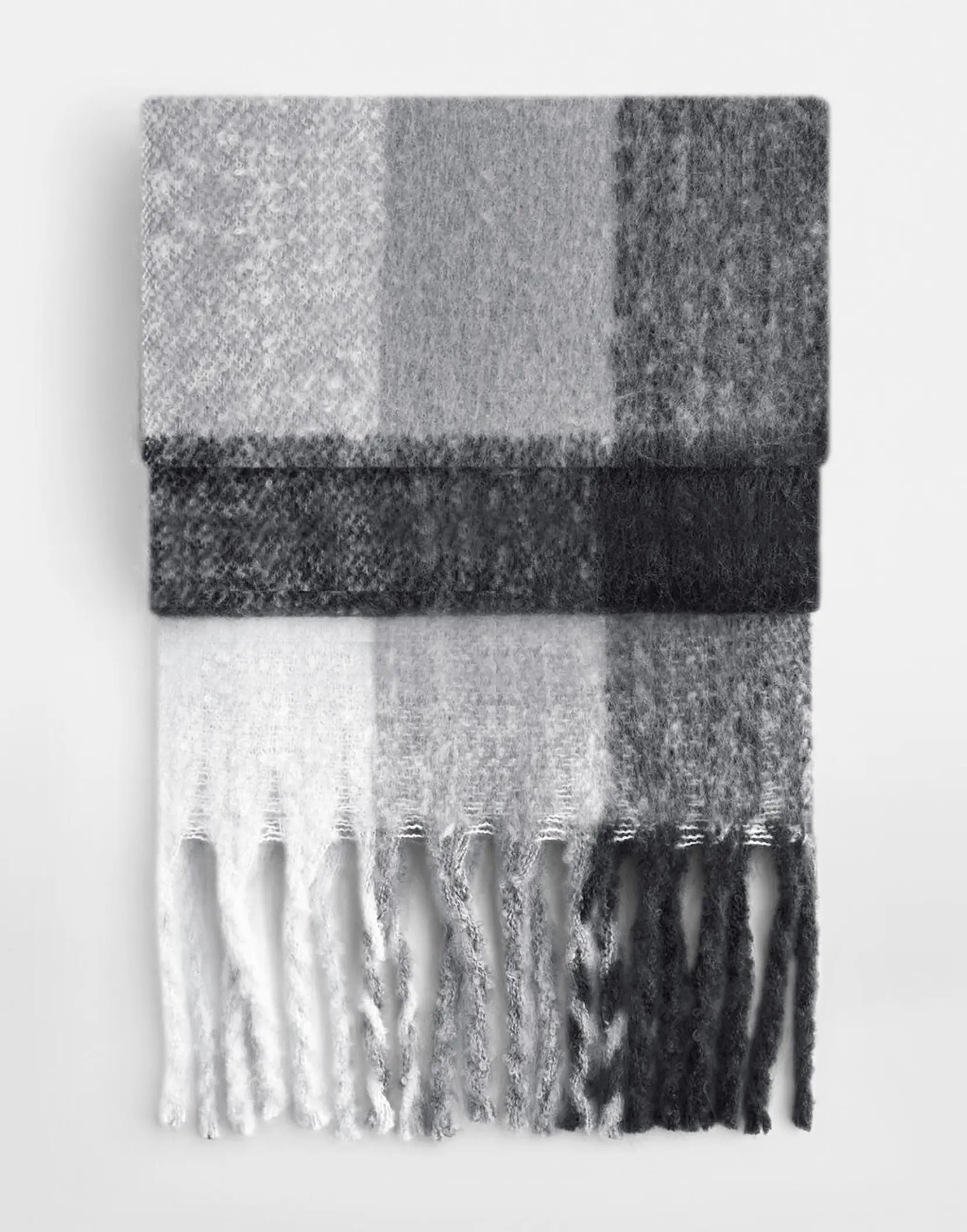 Bild på Fluffy Check Scarf