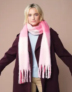 Bild på Fluffy Check Scarf