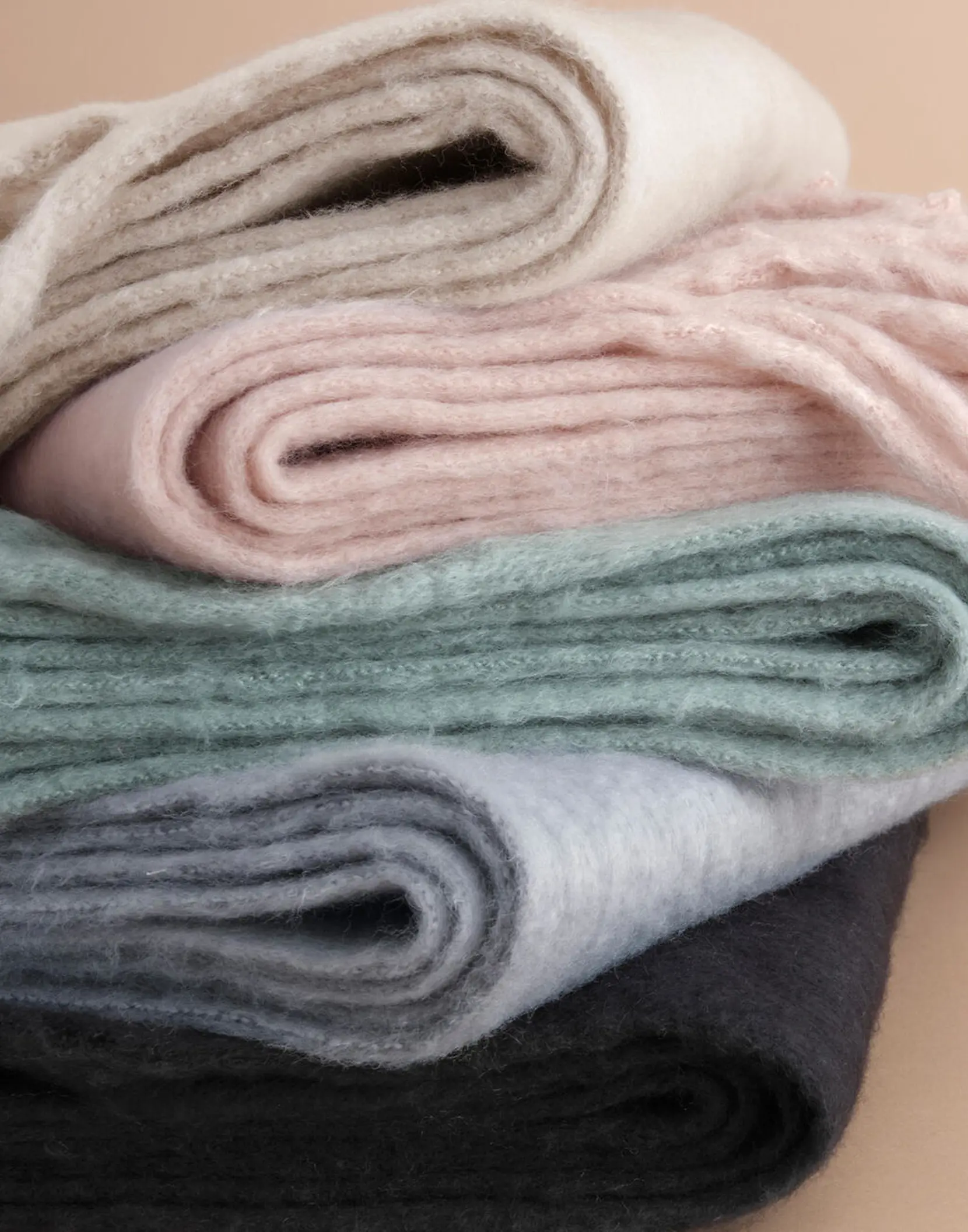Bild på Fluffy Scarf