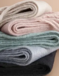Bild på Fluffy Scarf