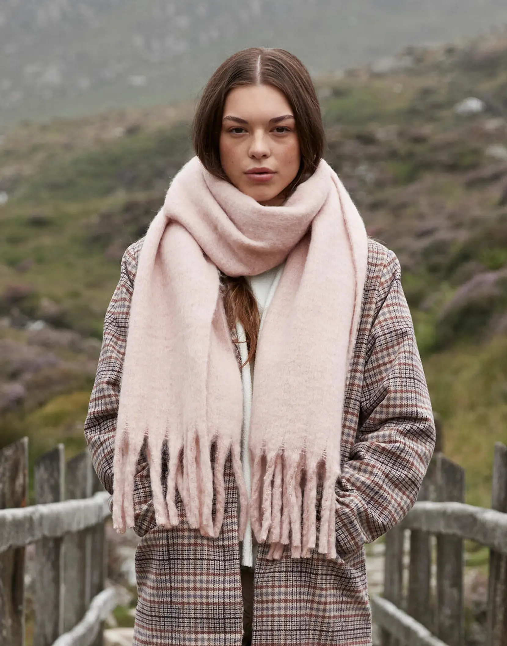 Bild på Fluffy Scarf