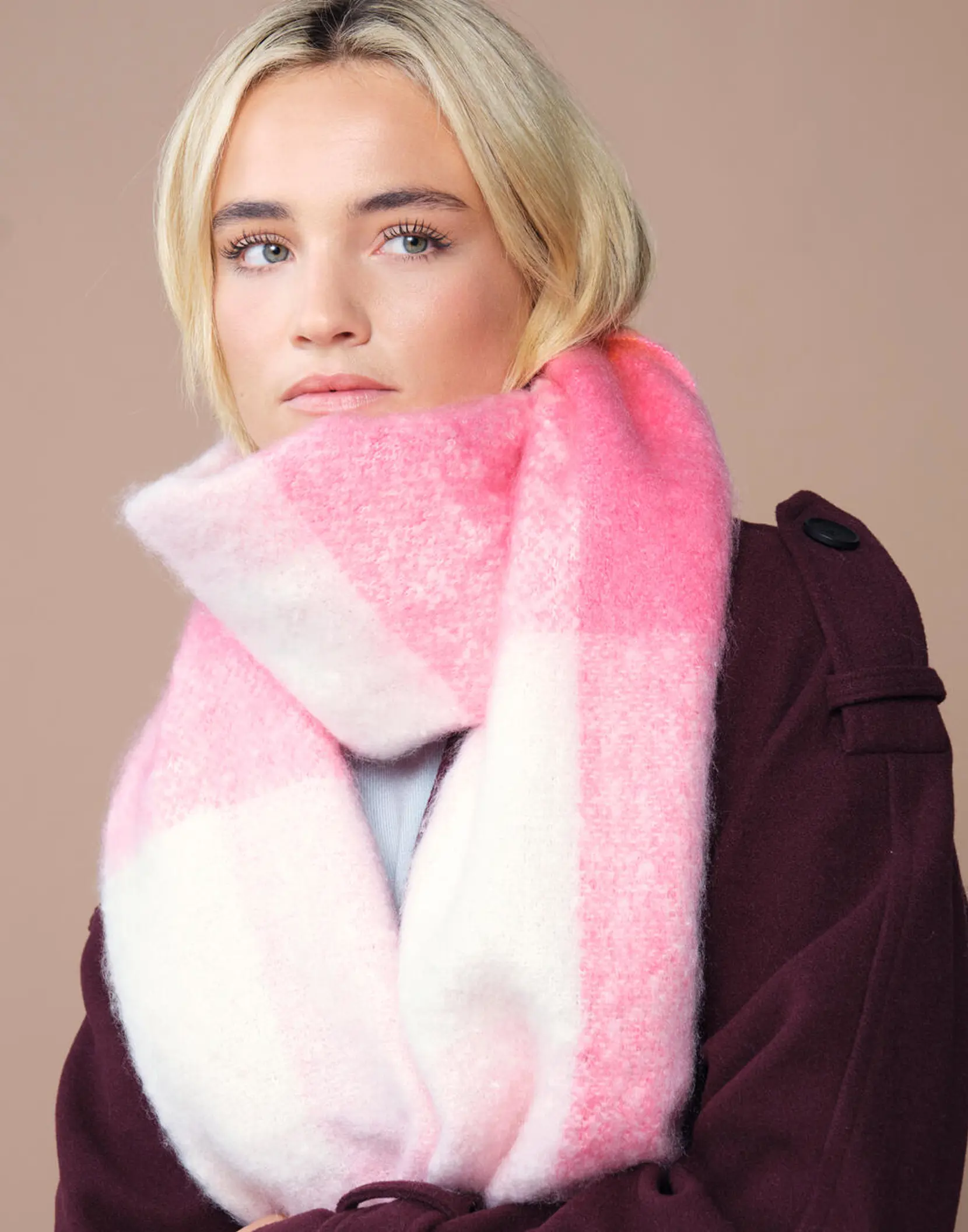 Bild på Fluffy Check Scarf