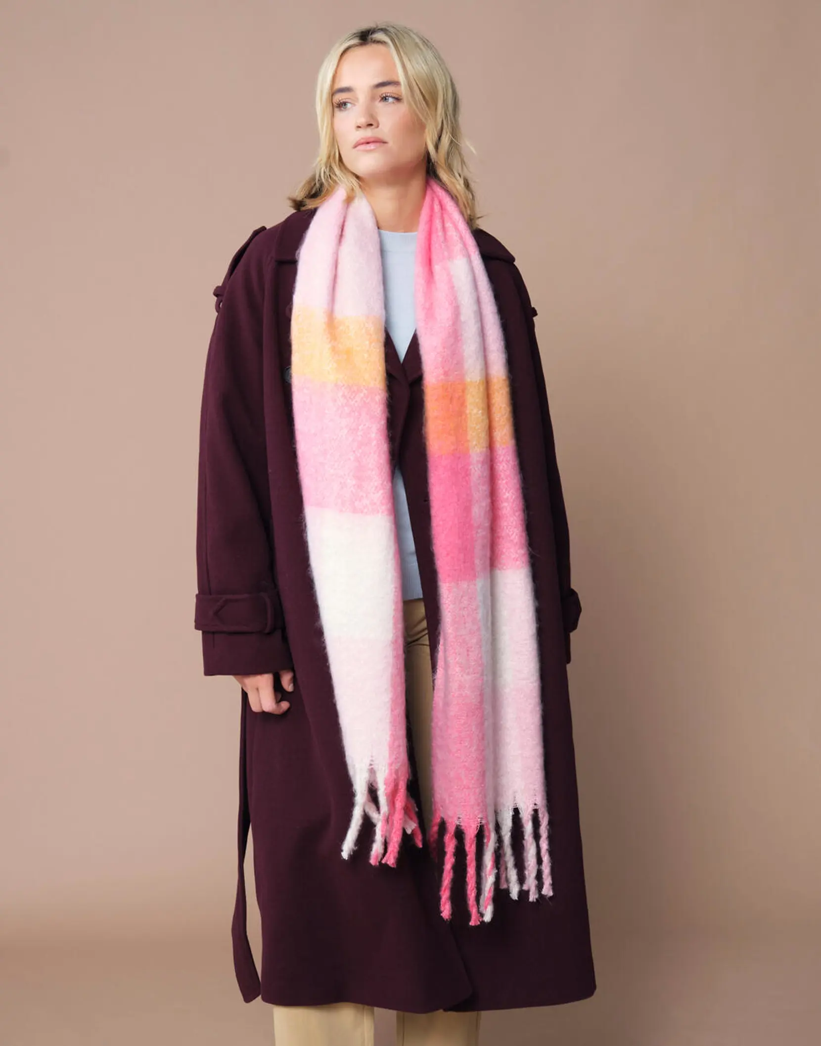 Bild på Fluffy Check Scarf