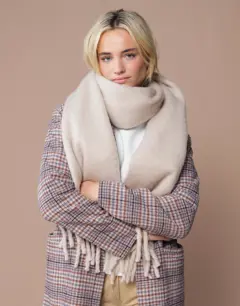 Bild på Fluffy Scarf