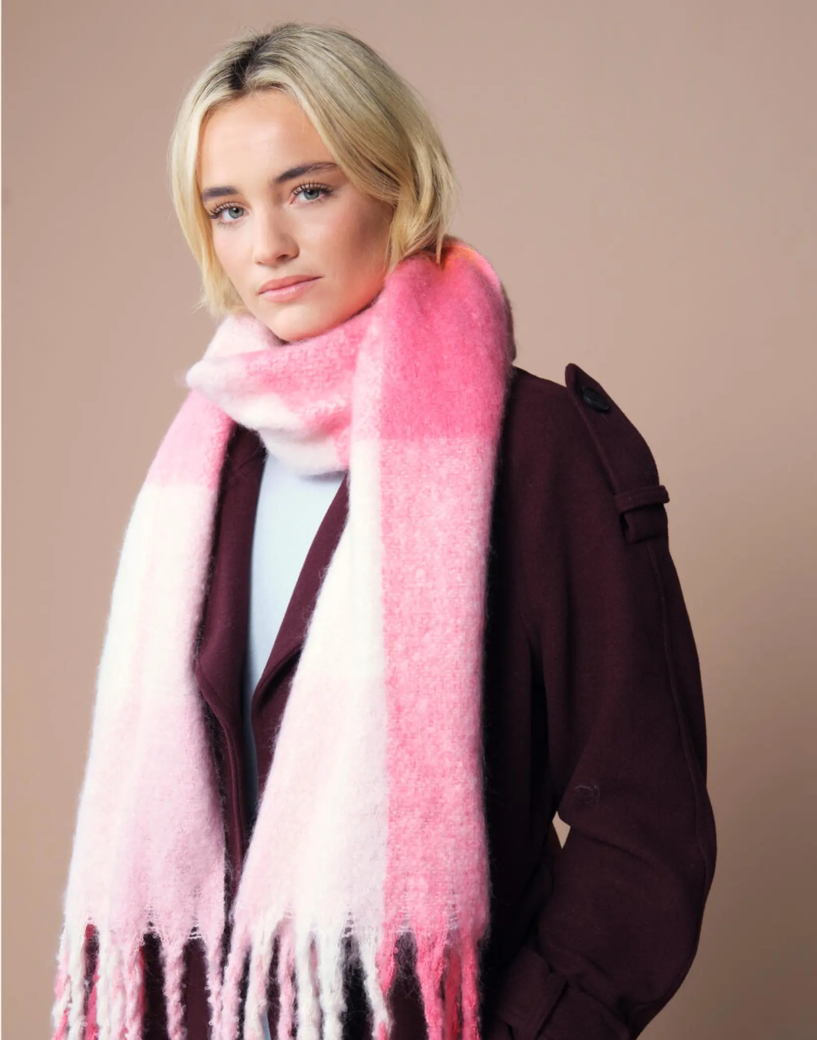 Bild på Fluffy Check Scarf