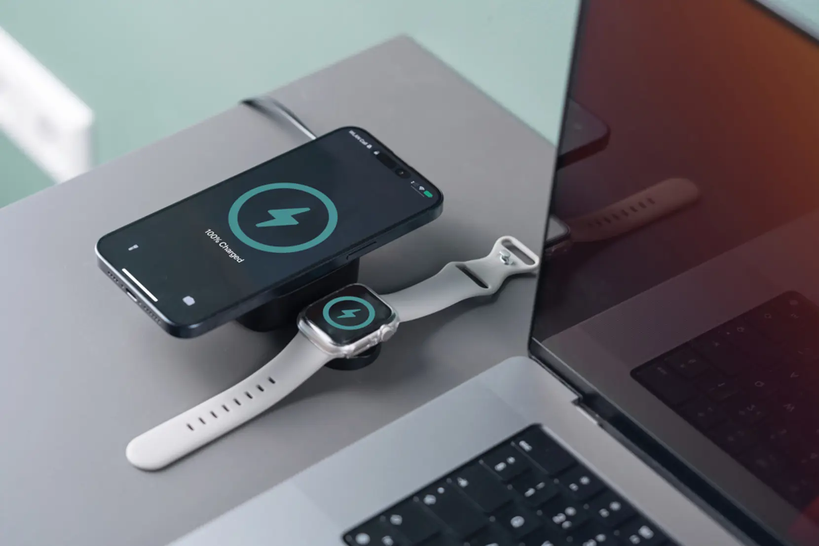 Bild på Urban Vitamin Goleta 2-i-1 15 W magnetisk trådlös laddare Bild på Urban Vitamin Goleta 2-i-1 15 W magnetisk trådlös laddare