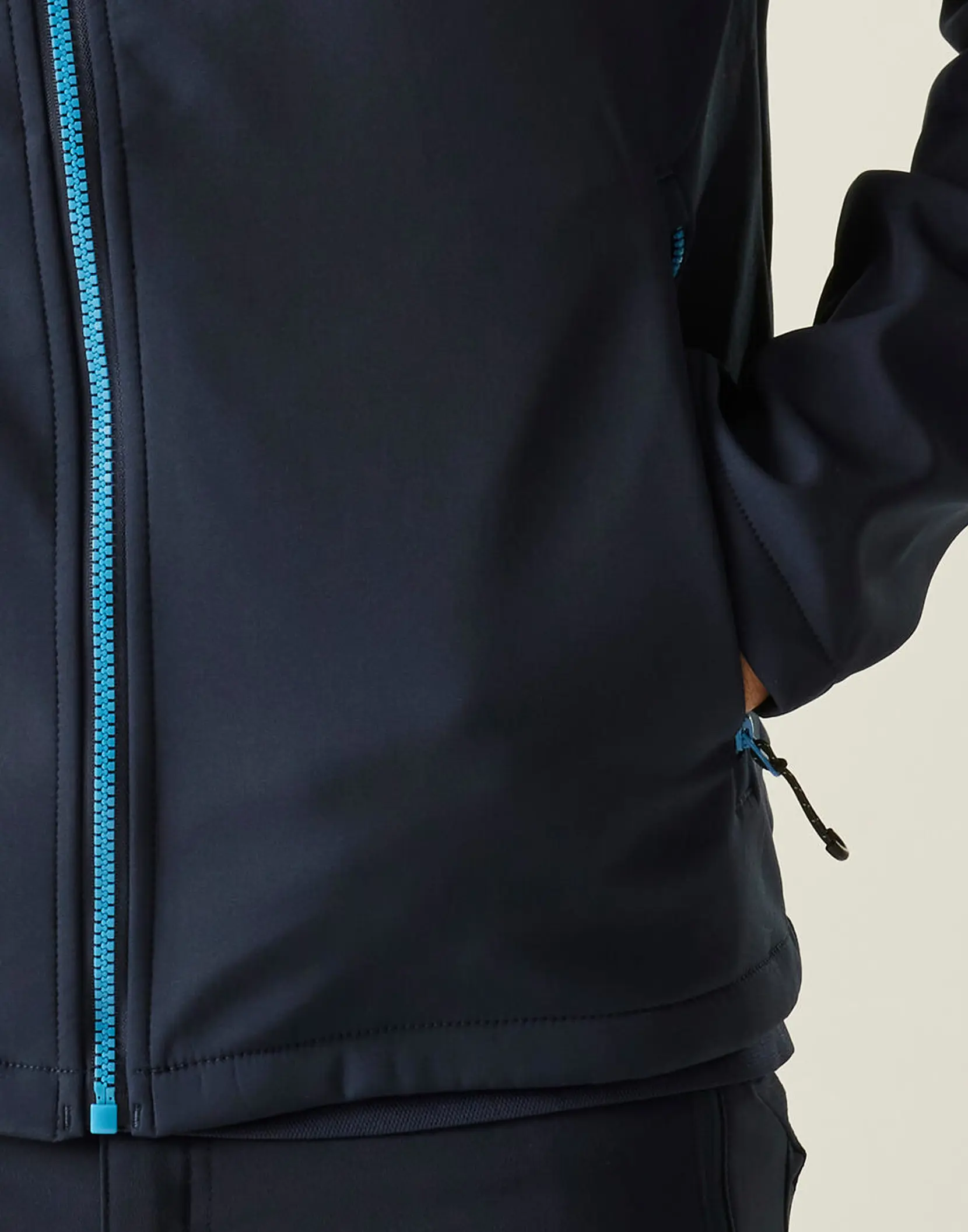 Bild på Navigate 2-Layer Hooded Softshell Jacket
