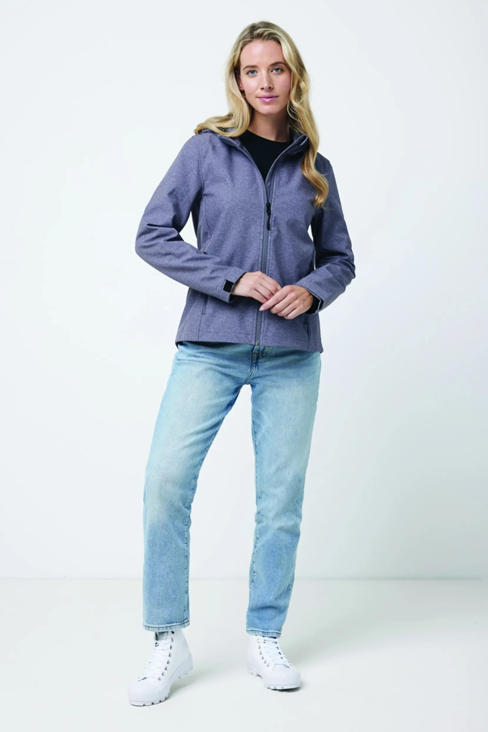 Bild på Iqoniq Makalu soft shell damjacka i återvunnen polyester Bild på Iqoniq Makalu soft shell damjacka i återvunnen polyester