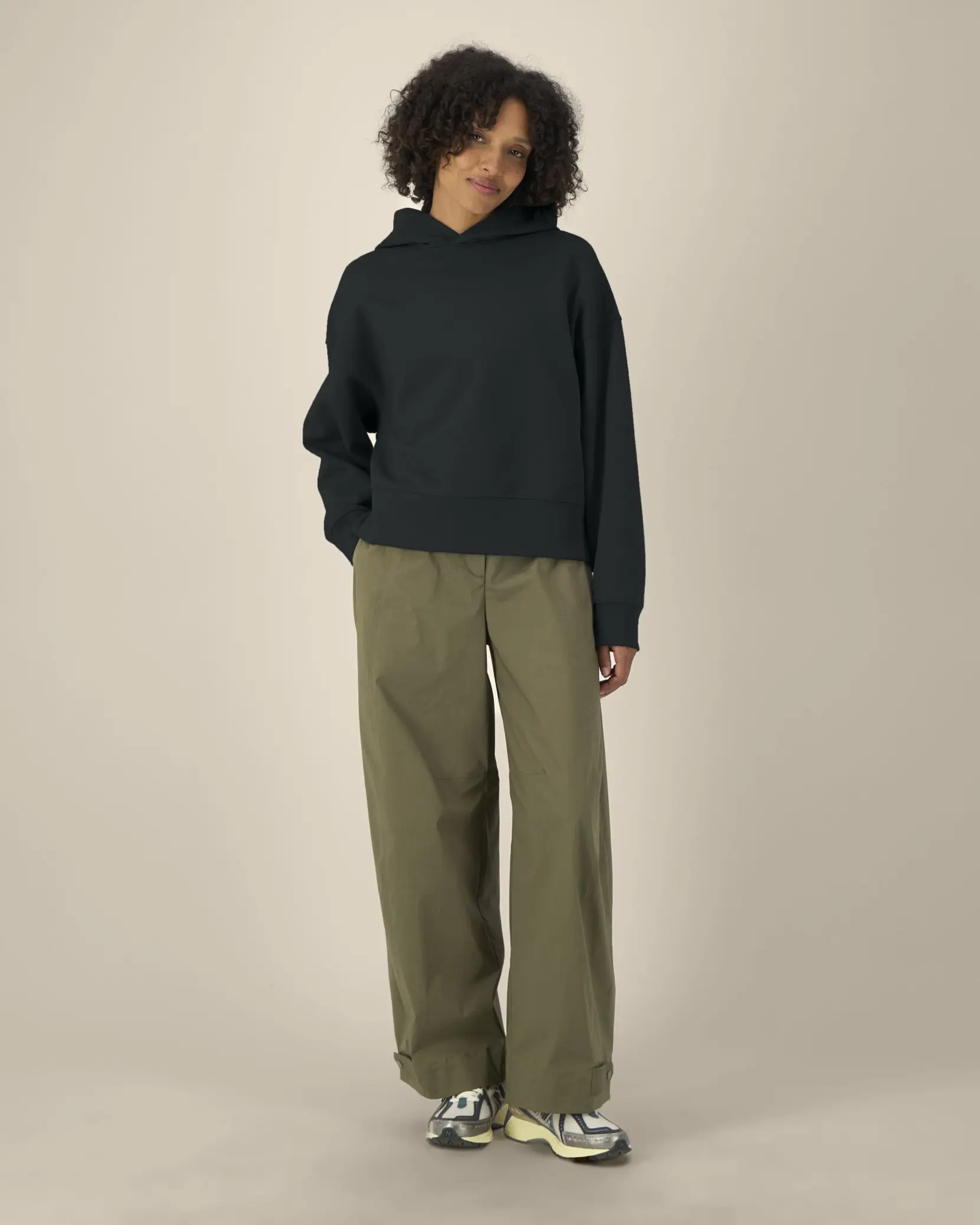 Bild på Voicer The unisex boxy hoodie in recycled cotton